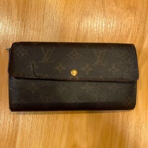 LOUIS VUITTON (LV) Monogram Wallet
